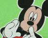 Kisfiú atléta Mickey egér mintával