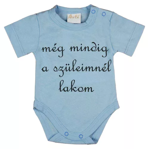 Rövid ujjú "még mindig a szüleimnél lakom" feliratos baba body