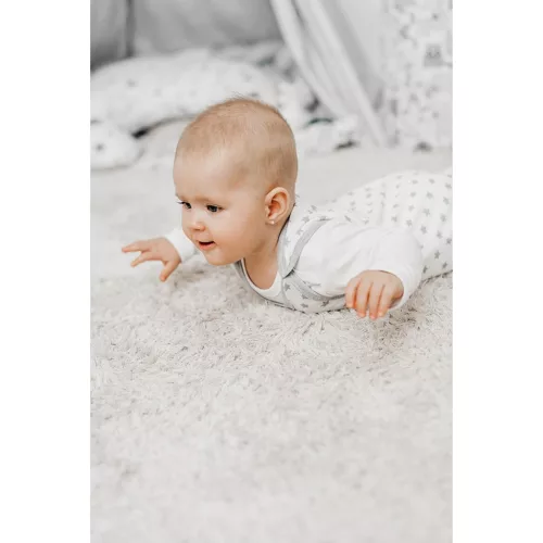 Baba rugdalózó New Baby Classic II szürke csillagokkal