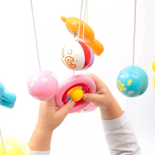 Körhinta a kiságy fölé világító vetítővel  Baby Mix szürke