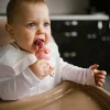 Etető rágóka Baby Ono FROG rózsaszín