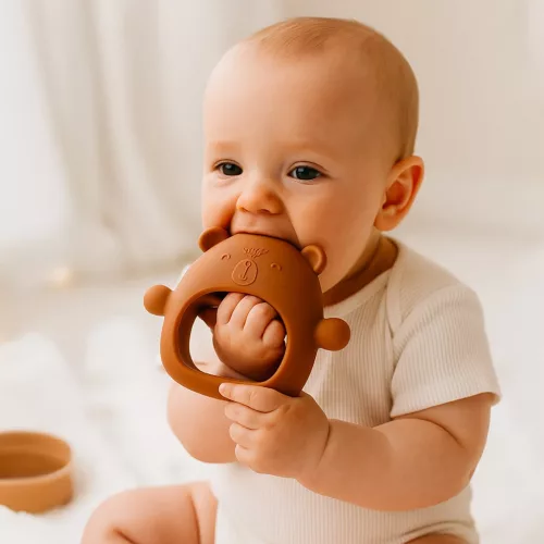 Szilikon kézi rágóka maci New Baby karamellbarna