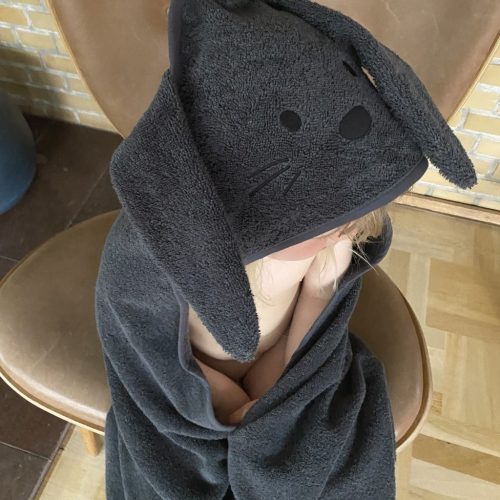 Nuuroo Aki kapucnis junior törölköző-Aszfalt