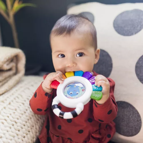 Baby Einstein Szenzoros csörgő és rágóka BPA-mentes Outstanding Opus™ 3m+