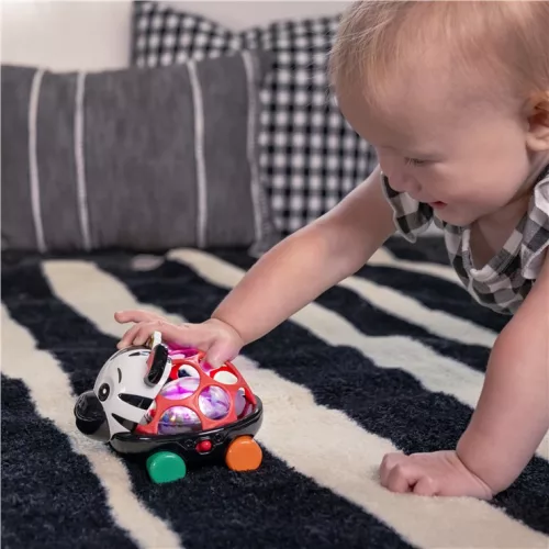OBALL kontrasztos kisautó és csörgő 2in1 Curious Car zebra Zen™ 3hó+