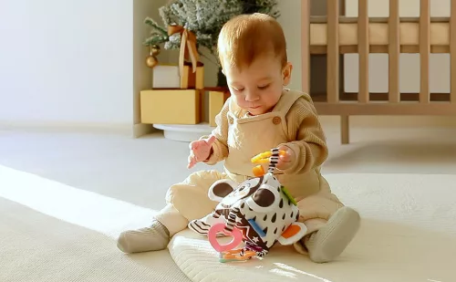 Kontrasztos puha textil activity kocka játék rágókával - babakocsira, kiságyra, autósülésre - Tumama