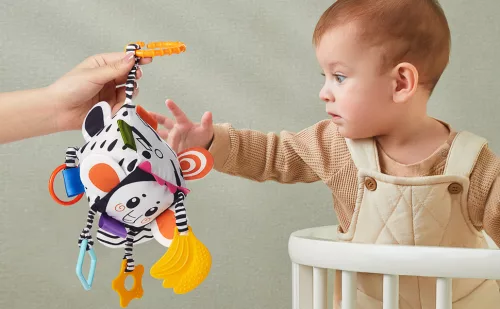 Kontrasztos puha textil activity kocka játék rágókával - babakocsira, kiságyra, autósülésre - Tumama