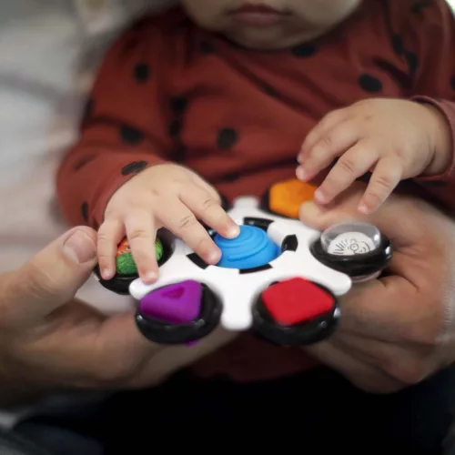 BABY EINSTEIN Kontrasztos Érzékszervi játék Curiosity Clutch™ 3hó+