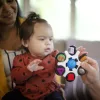 BABY EINSTEIN Kontrasztos Érzékszervi játék Curiosity Clutch™ 3hó+