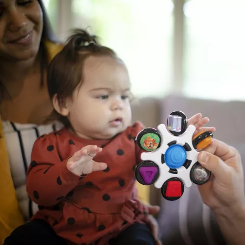 BABY EINSTEIN Kontrasztos Érzékszervi játék Curiosity Clutch™ 3hó+