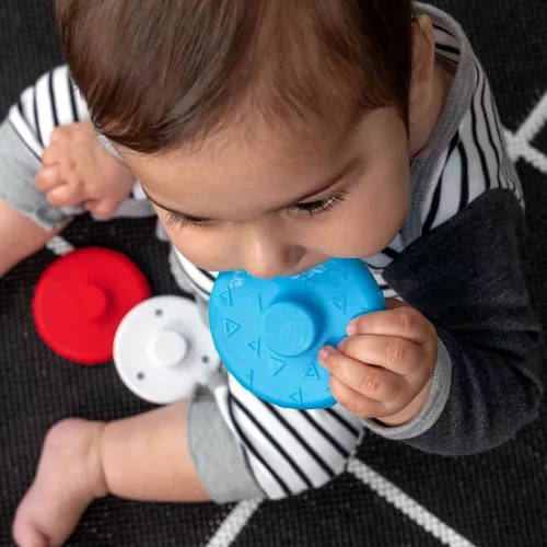 BABY EINSTEIN Rágóka BPA mentes Építőjáték, Keljfeljancsi Zebra Stack & Wobble Zen™ 3hó+
