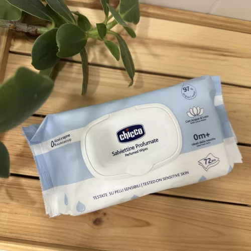 Chicco öblítő koncentrátum 750ml Virágok illata, Delicate Flowers + Ajándék 72 db-os Chicco nedves törlőkendővel